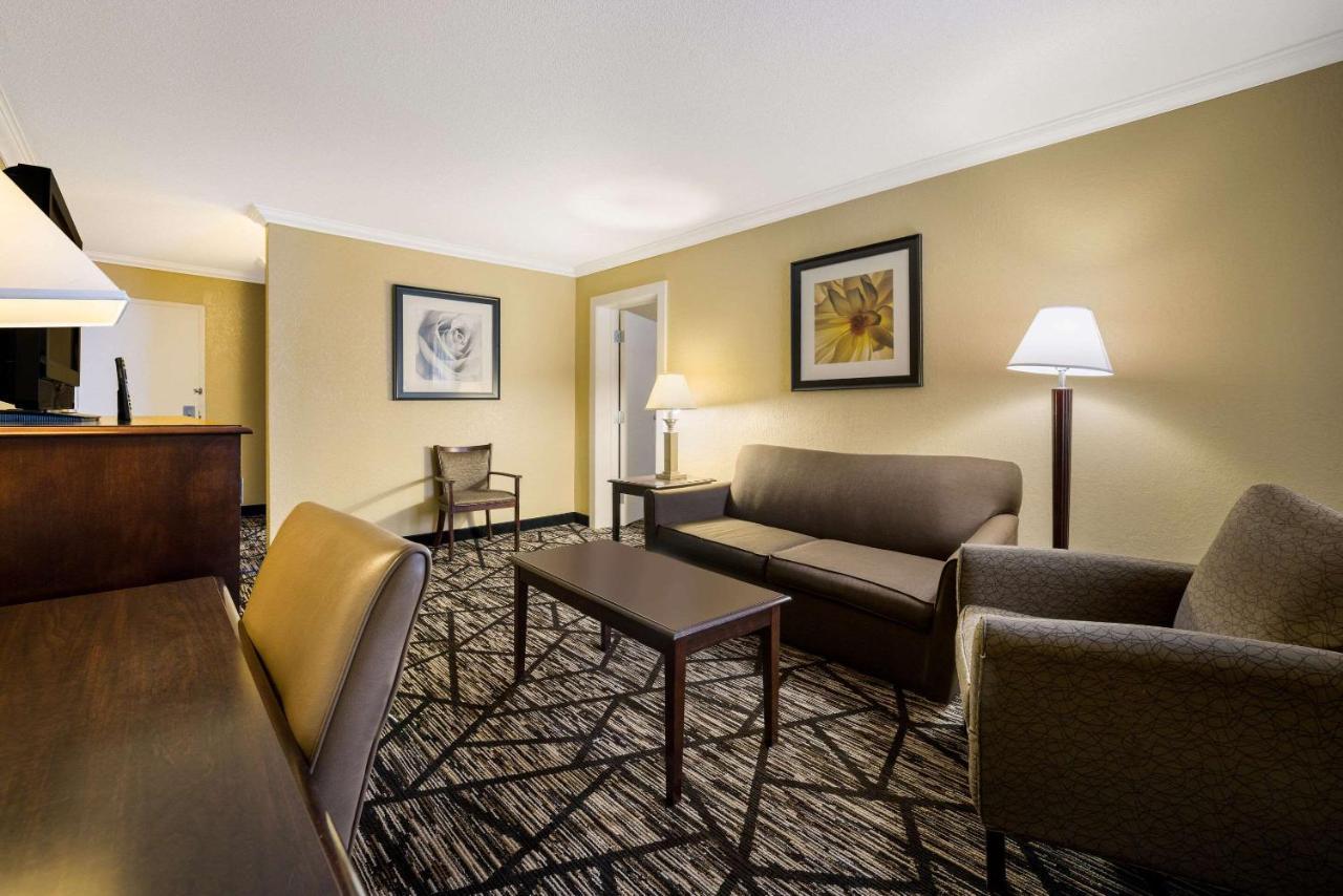 Quality Inn And Suites Fairgrounds - Syracuse Seneca Knolls Dış mekan fotoğraf